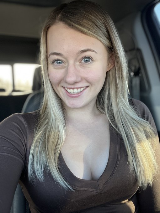 Nat - 1 pic. Makeup free days are so needed https://t.co/diBKq1VJY3