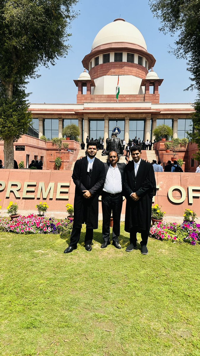 iammohitgurjar's tweet photo. आज का दिन खास रहा! माननीय सर्वोच्च न्यायालय में एक केस की पैरवी के दौरान वरिष्ठ अधिवक्ताओं के साथ चर्चा करने और अनुभव साझा करने का अवसर मिला। न्याय की इस सर्वोच्च संस्था में उपस्थित होना हमेशा प्रेरणादायक रहता है! ⚖️✨
#SupremeCourt #LegalLife #Advocate #CourtDiaries #Adocate https://t.co/aDY5VMsHbL