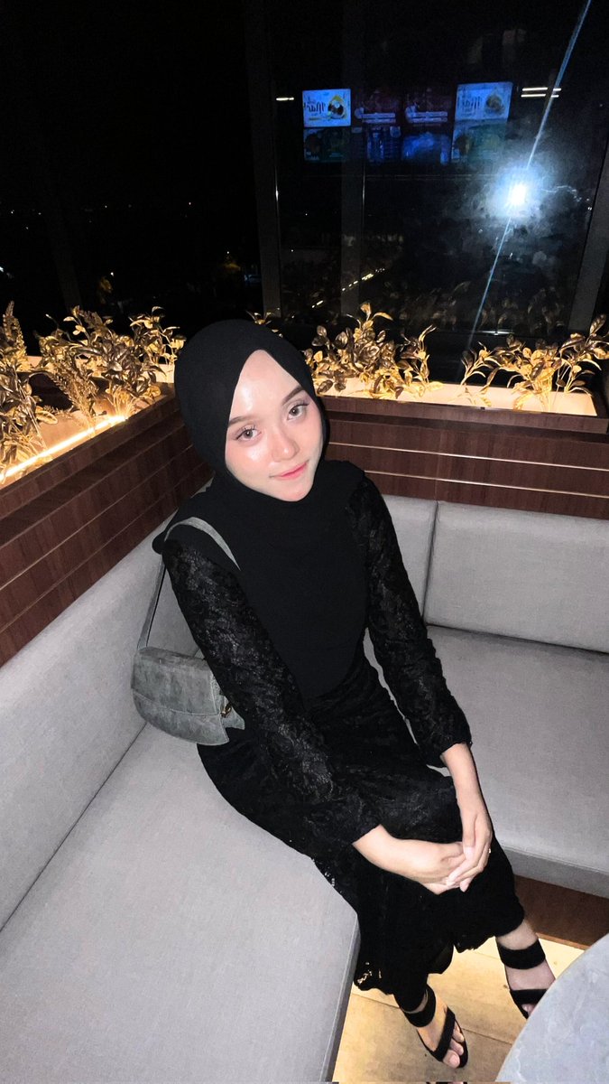 sukamathca's tweet photo. im pretty (?) 

suka bgt sm foto ini jadi kelihatan ukhti² dan kalem WKWKWKWK https://t.co/UlVmLIHWWA
