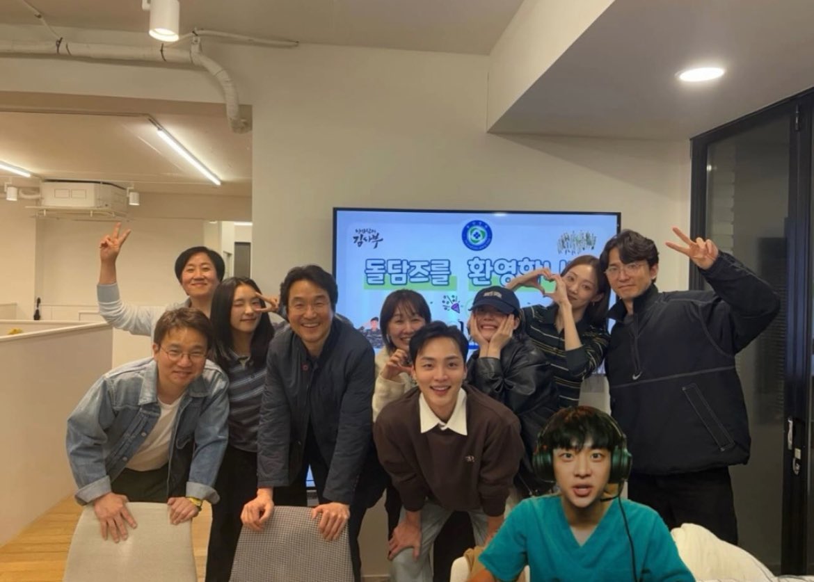 어떻게사랑하지않을수가잇어
돌담즈 뽀에버해 . . .