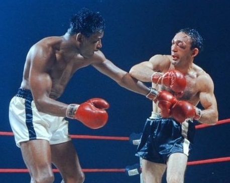 TheFightCity's tweet image. "The scribes &amp;amp; pundits at Chicago Stadium that night prepared to wave a fond farewell thru the cigar smoke to the peerless Sugar Ray." It was #OnThisDay, "The Prince of Harlem" turns back the clock again. Check it out: thefightcity.com/march-25-1958-… #Boxing #History #OTD #Legend