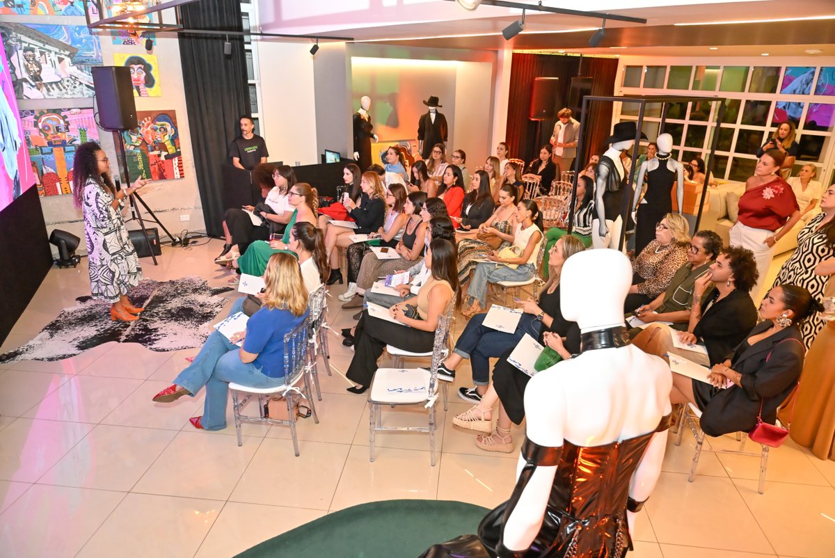 sebraegoias's tweet image. Jornada temporal da moda primavera/verão 2025-2026 é tema de evento em Goiânia 💫

Sebrae e Senai CETIQT promovem palestra conjunta na Casa Sommos dentro da parceria no projeto Inova Moda Digital.

🖇️ Acesse: go.agenciasebrae.com.br/cultura-empree…

#sebraegoias #moda