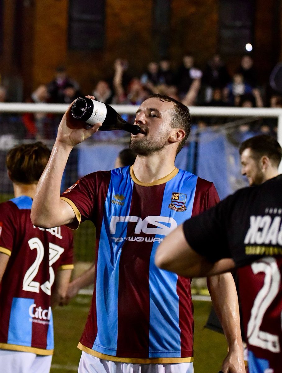 Farnham Town FC tweet media