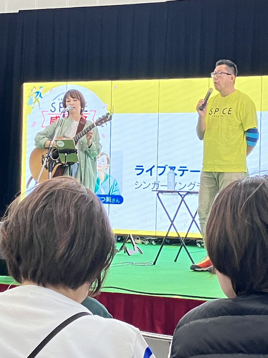 4avGsyqlW0fO3wM's tweet photo. しほさん、お集まりのみなさん、おはリズム♫
きのう活動報告を忘れていました
土曜日は、すばいす感謝祭で、我らの #嘉悦なつ美 さんと、ボクらの #flexlife さんのライブをみてきました。 https://t.co/ppU5tTVQOd