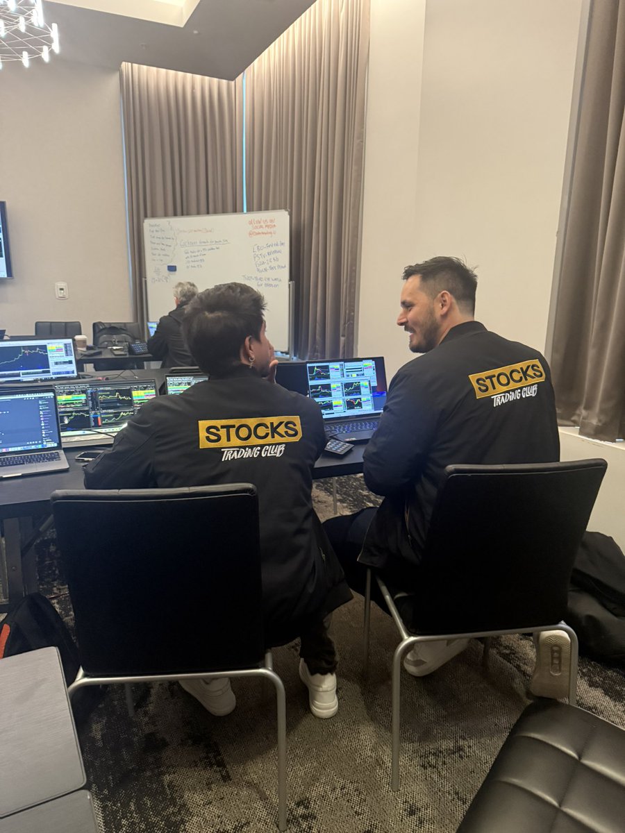 En el Bootcamp de trading de <a href="/IClovertrading/">CloverTrading.io</a> aprendiendo un montón y reventando $MLGO y $TNON con <a href="/peche/">peche</a>. 

Vi como <a href="/traderkylec/">Kyle Williams</a> DESTRUYÓ $MULN

Con una laptop y mis hot keys.

Sin pantallas.

Simple.