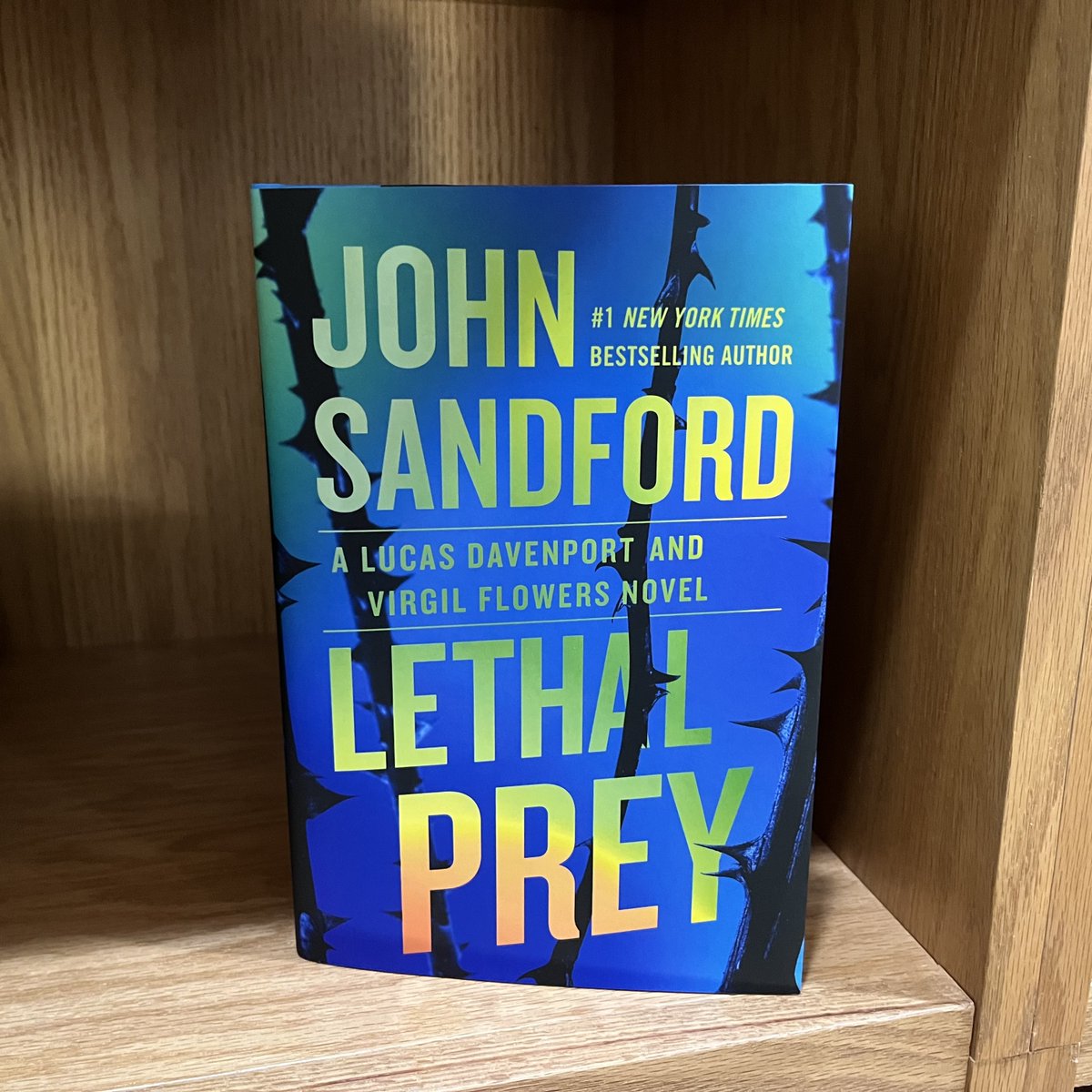 "Lethal Prey", the thirty-fifth Prey novel and the author's fifty-ninth overall, is now in stores!