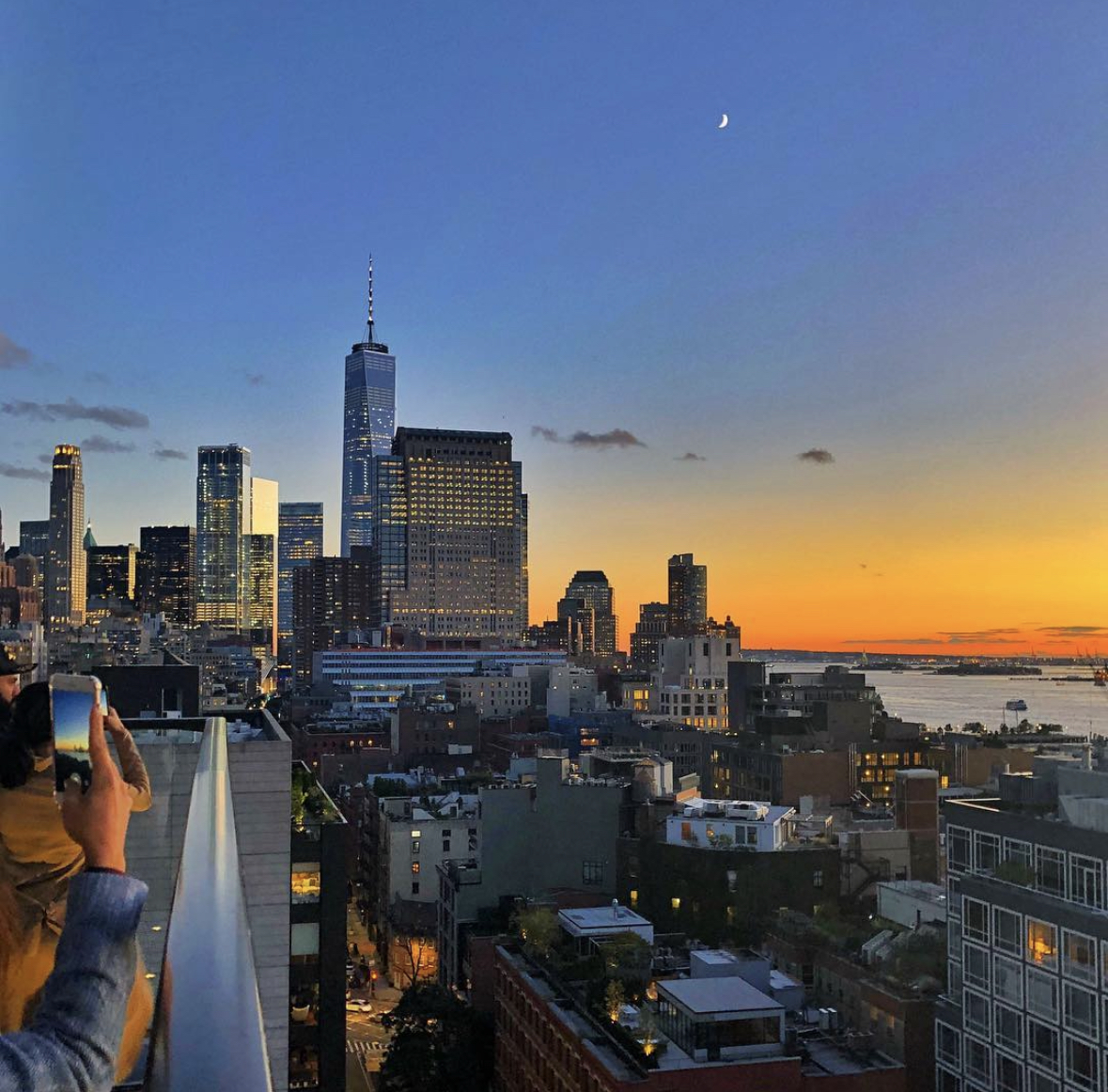 Get ready to soak up the sun and sip on some seriously good vibes! 🌞🍹 Rooftop bar season is just around the corner, and Azul is the ultimate spot to catch those epic views. Join us starting April 1st for drinks that are as refreshing as the scenery!  🙌
#spring #nychotel