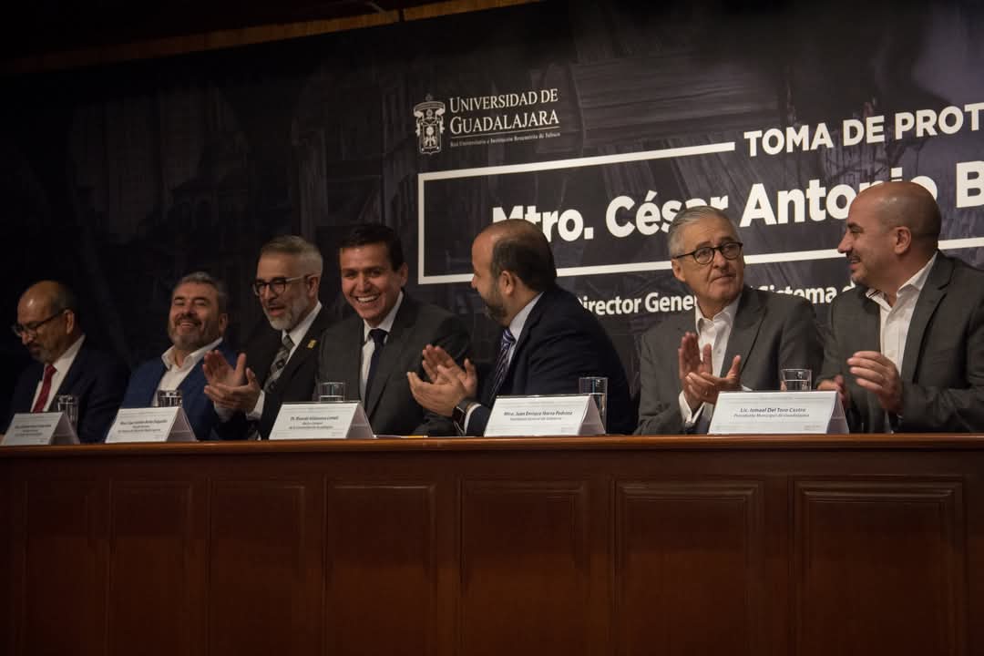 hectoramezcua_'s tweet photo. Hace 6 años llegó el Mtro. @CesarBarbaD a la Dirección General del @sems_udg, hubo quien se mostró incrédulo de lo que podría ser su gestión, hablaban con tecnicismos de los retos educativos que tenia que conocer y enfrentar de manera inmediata. https://t.co/ZhpJOpIPMo