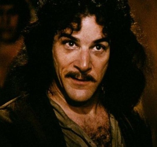 En SV hay dos Montoyas, Montoya Porfavor y Damián, que en realidad es Íñigo Montoya 
#TierraDeNadie3