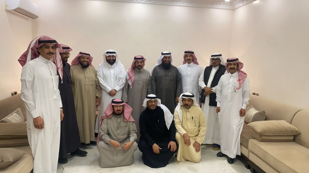 lpsk1391's tweet photo. تشرفت في هذه الليلة المباركة باستقبال أصدقائي في الصف الثالث ثانوي علمي ( أ) في اجتماعنا السنوي الذي بدأ من عام ١٤٠٩هـ https://t.co/8CWukcaQrG