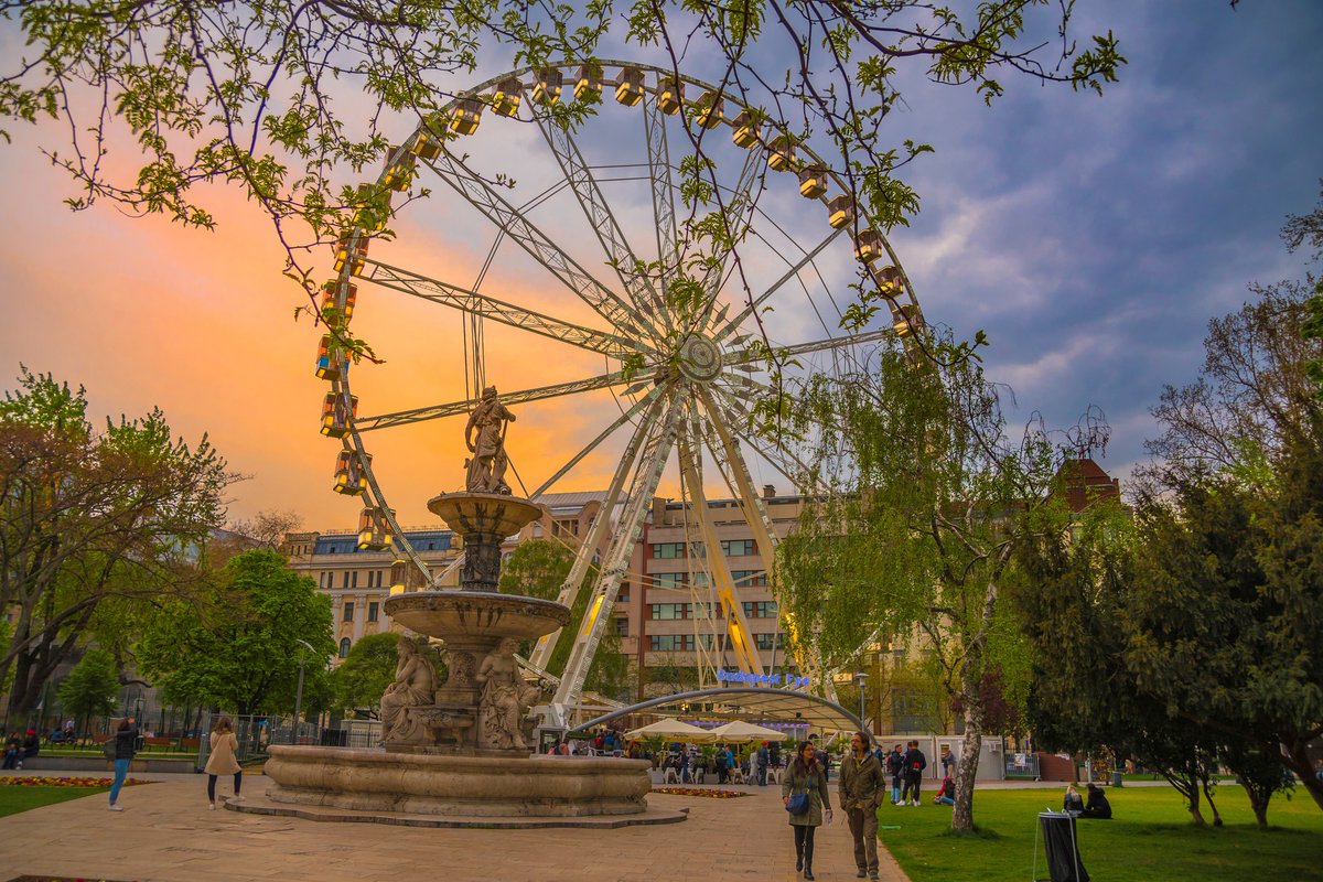 In this picture, you can see The Ferris Wheel of Budapest. Tag someone who should come with you to Hungary for a ride.
🎡🌳🇭🇺

#visithungary #hungary #budapest