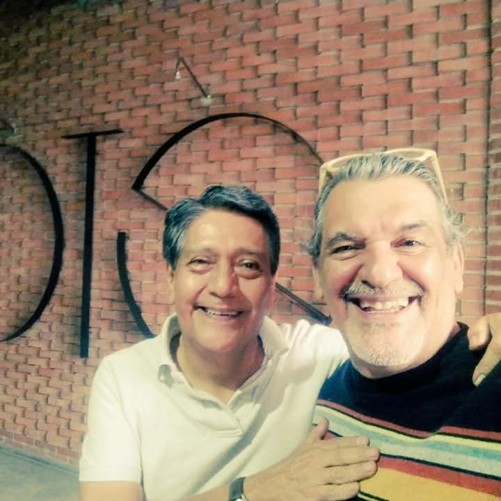 Etcétera ha cerrado sus puertas. Trabajadores y ex trabajadores de tan importante estudio de doblaje, entre ellos Rafael Monsalve, el eterno Juan Corazón, se reunieron para despedir tan mágico lugar. Es el fin de una extraordinaria era. Increíble. Imposible no sentir tristeza...