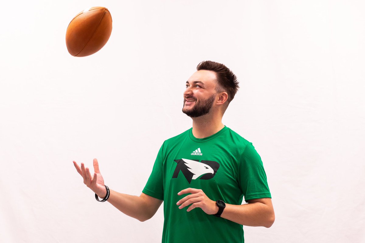 Leighton Chamblee (@4lchaam) on Twitter photo Very excited to announce that I have accepted a Creative Media position with <a href="/UNDsports/">NorthDakotaAthletics</a>! I am extremely excited to be in Grand Forks and canโt wait to hit the ground running!
#GoHawks Very excited to announce that I have accepted a Creative Media position with <a href="/UNDsports/">NorthDakotaAthletics</a>! I am extremely excited to be in Grand Forks and canโt wait to hit the ground running!
#GoHawks