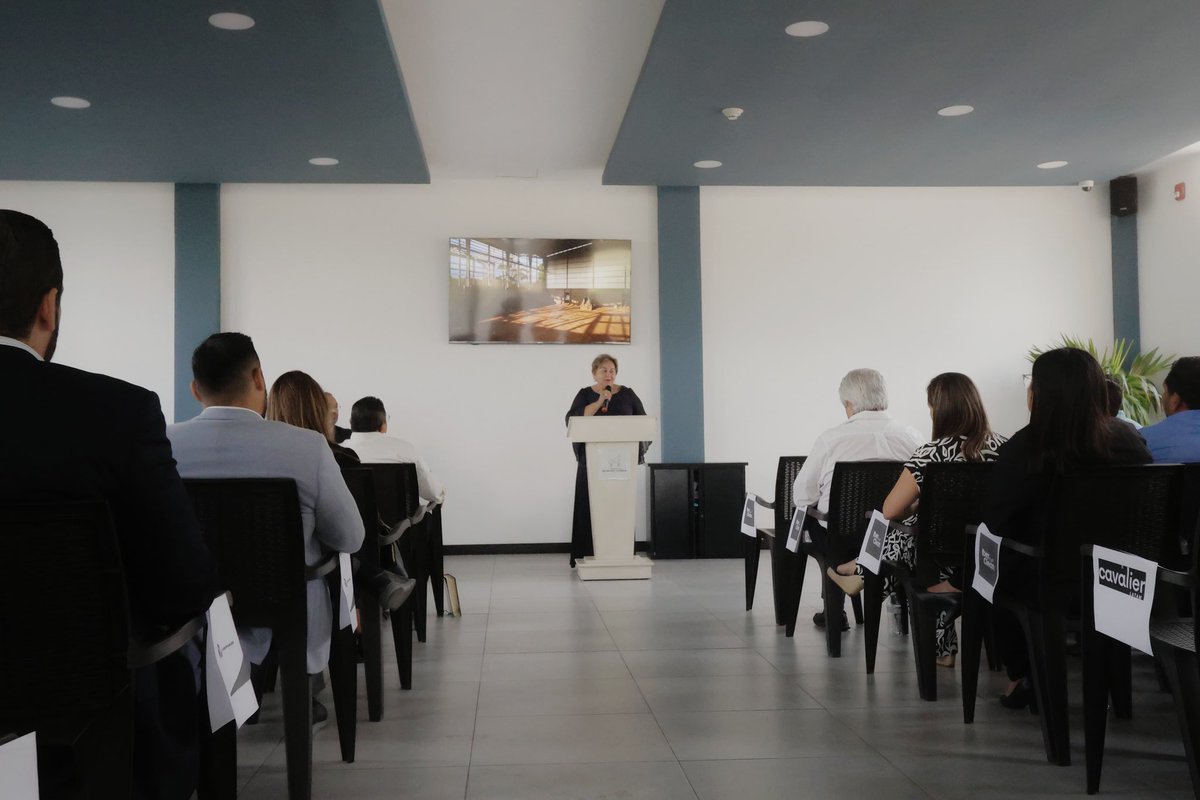 DistZaragoza's tweet photo. Nuestra Alcaldesa @Milagro__Navas, asiste a la inauguración de un complejo proyecto de 10 bodegas denominado COBODOSA, desarrollado por la empresa salvadoreña
Burgo de Osma S.A. de C.V, ubicado en el #DistritoZaragoza https://t.co/xXzqjKbfcd