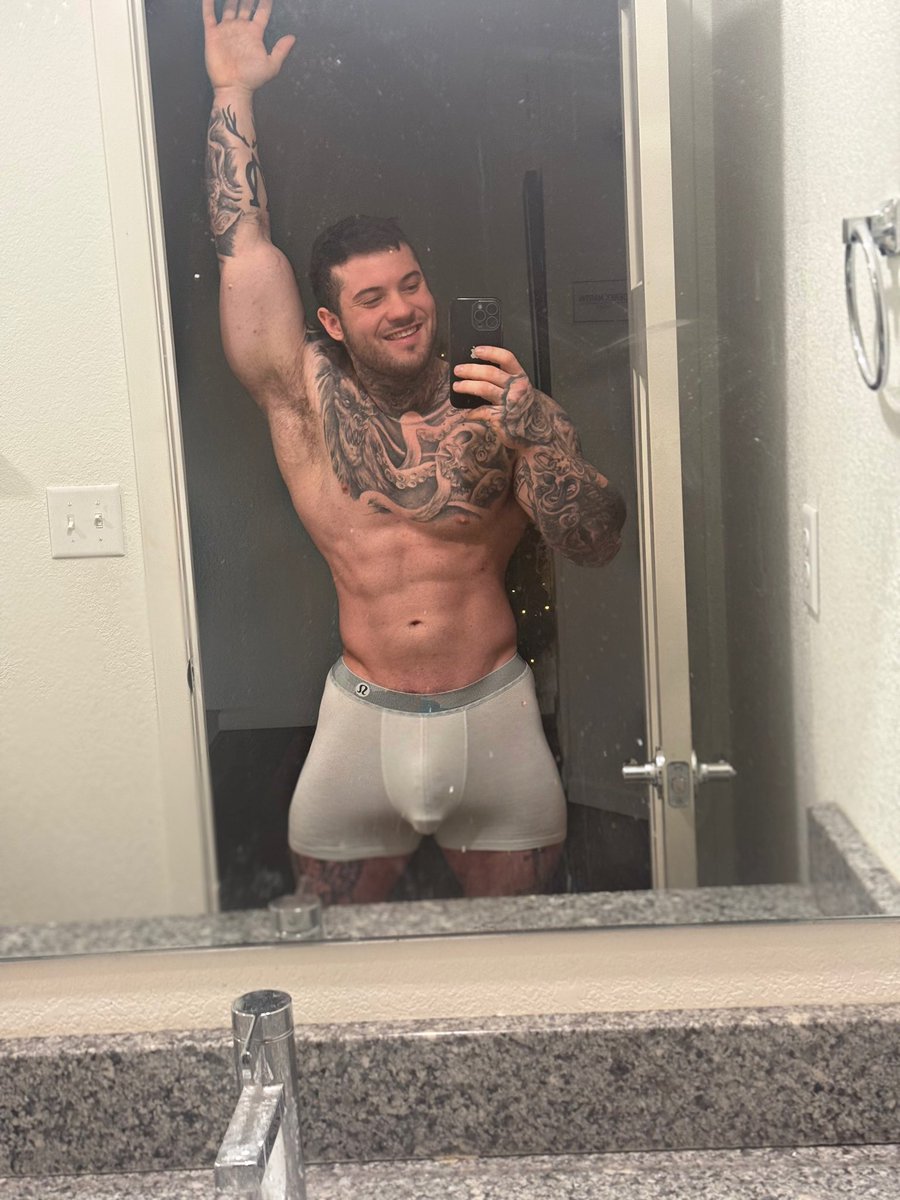 Just hangin out 🥰