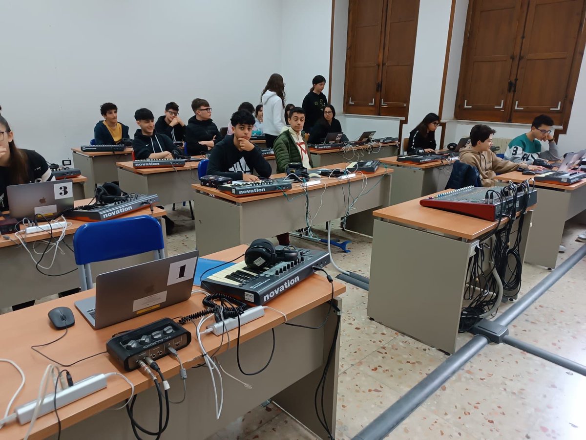 Erasmus en Sicile. Échange à Catane pour un groupe d’eme es de 2ndes GT. Accueil chaleureux. ⁦<a href="/Drareicnormande/">DRAREIC Normandie</a>⁩ ⁦<a href="/dsden76/">DSDEN76</a>⁩ ⁦<a href="/ErasmusPlusFRJS/">Agence Erasmus+ France Jeunesse & Sport</a>⁩ ⁦<a href="/RegionNormandie/">Région Normandie</a>⁩ ⁦<a href="/LH_LeHavre/">Le Havre</a>⁩