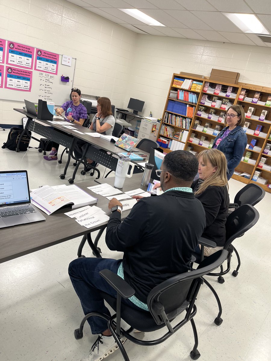 Emily Kinder tweet media