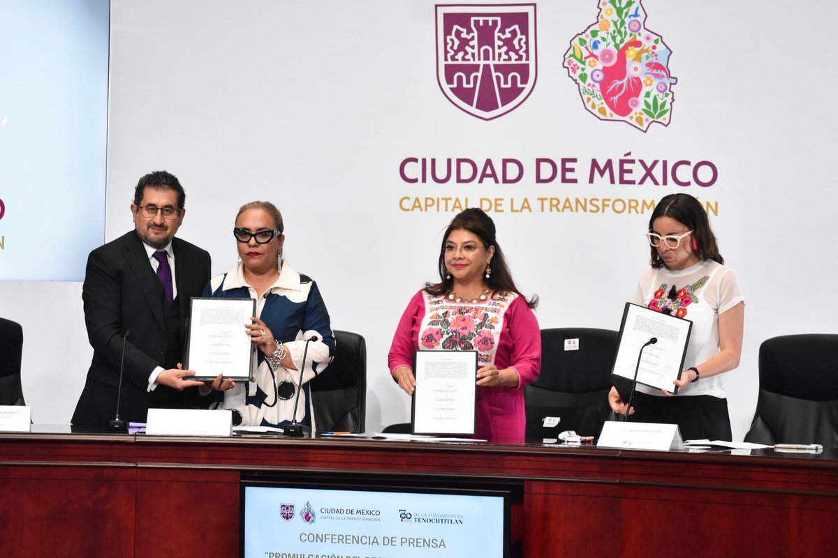 ClaraBrugadaM's tweet photo. La reforma a la Ley de Espectáculos Públicos con Animales concilia una propuesta ciudadana y los reclamos de organizaciones sociales con la abolición del maltrato a los animales, al tiempo de preservar la tradición taurina, pero sin violencia animal. Con esta promulgación la #CapitalDeLaTransformación se pone de nuevo a la vanguardia para proteger a los animales y erradicar la violencia, porque esta ley no va en contra de la cultura sino a favor de su evolución.