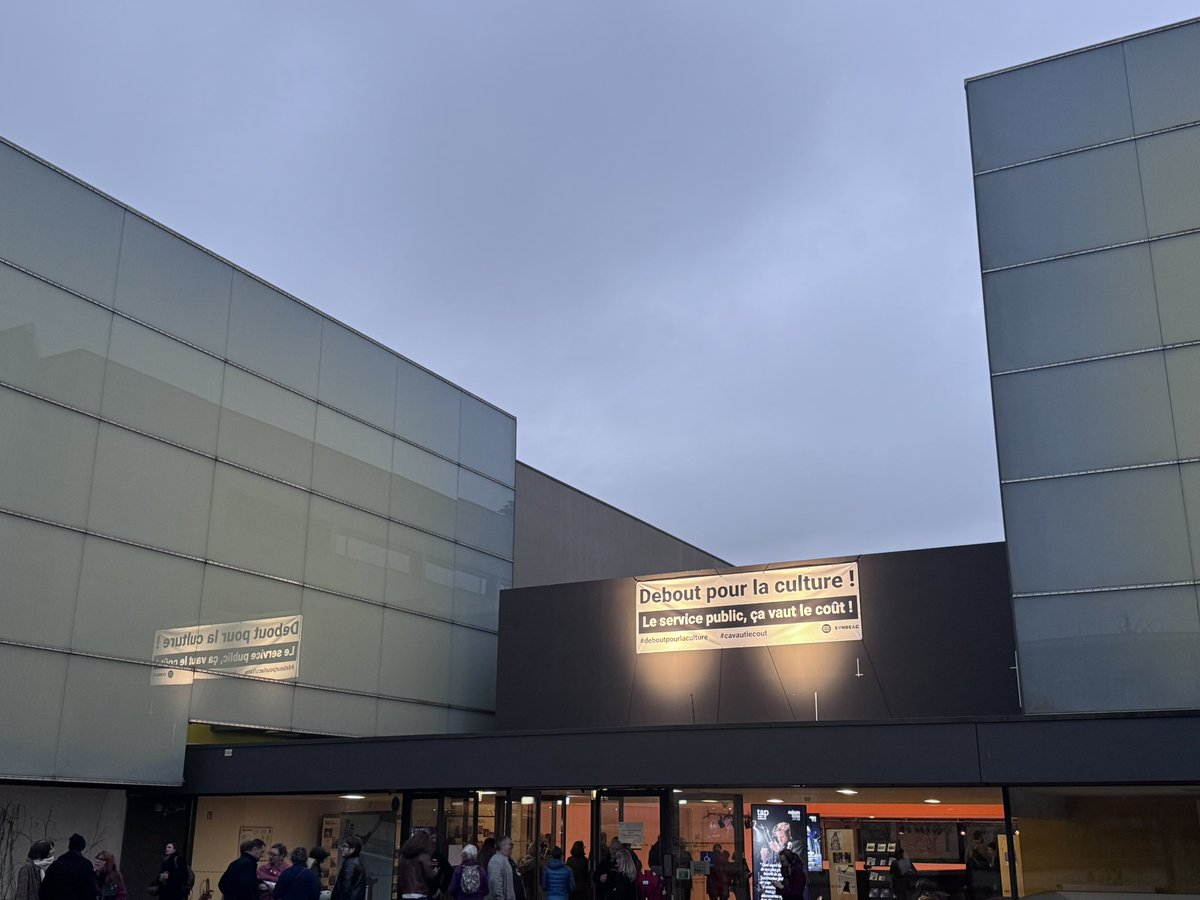 FraBlanchard's tweet image. À l’initiative du @SYNDEAC, le TAP fait sien le message d’inquiétude du monde culturel face aux coupes budgétaires.

J’apporte mon soutien au monde de la culture.

Nous avons besoin de culture. Parce qu’elle émancipe. Parce qu’elle ouvre sur le monde. #Poitiers