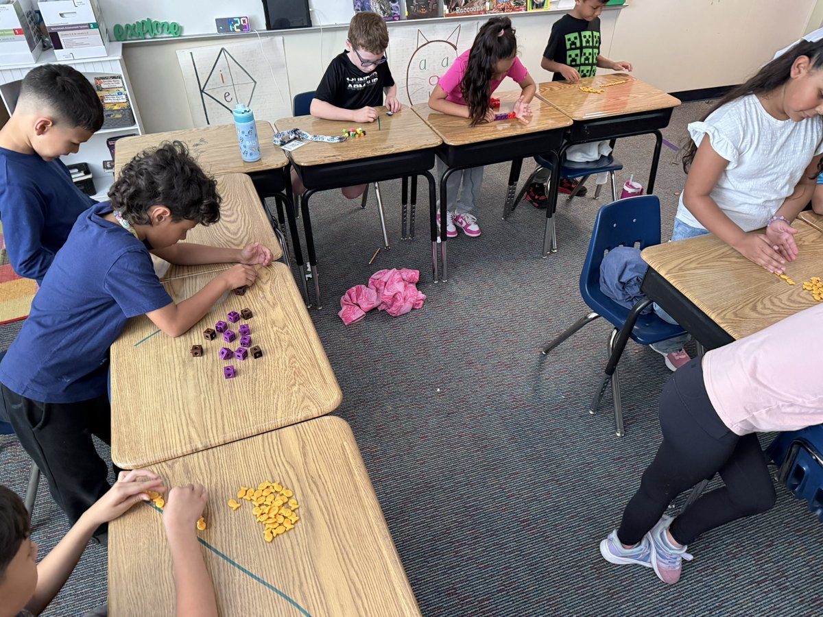 LPElemMathCoach's tweet photo. Second graders at Heritage Elementary are discovering what happens when you measure using different size units! #wearelp https://t.co/GKxEFPGrX4