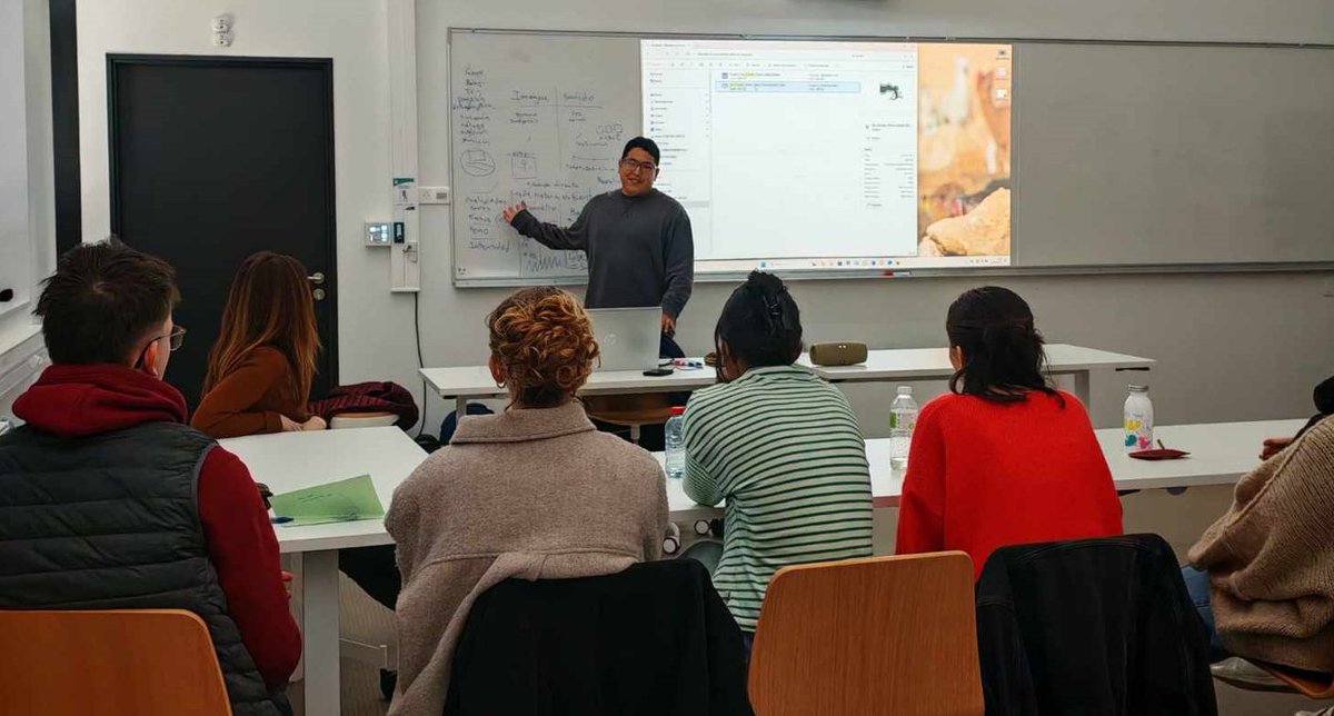 Víctor Hugo Rivera professeur de notre <a href="/cine_escuela/">Escuela Popular de Cine y Teatro "Hugo Chavez"</a> et réalisateur de "Comment le Venezuela  déplace la montagne" sur les autogouverments populaires, débute  une tournée en France avec les Rencontres du Cinéma  Latino-américain à Bordeaux. Film en ligne : cinemutins.com/comment-le-ven…