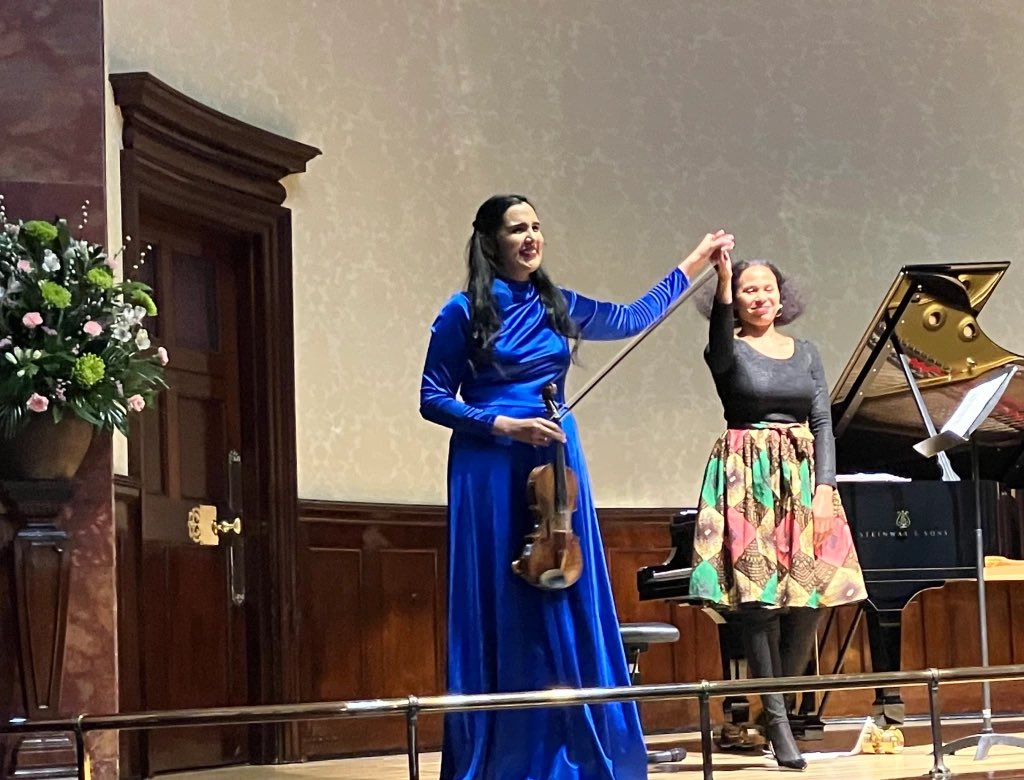 Fran Wilson 🎹🖋 (@crosseyedpiano) on Twitter photo New tradition: an African Concert Series update
<a href="/Adrian_Specs/">Adrian Ainsworth</a> on the recent <a href="/AfricanSeries/">The African Concert Series</a> <a href="/wigmore_hall/">Wigmore Hall</a>
Link below 👇🏼 New tradition: an African Concert Series update
<a href="/Adrian_Specs/">Adrian Ainsworth</a> on the recent <a href="/AfricanSeries/">The African Concert Series</a> <a href="/wigmore_hall/">Wigmore Hall</a>
Link below 👇🏼