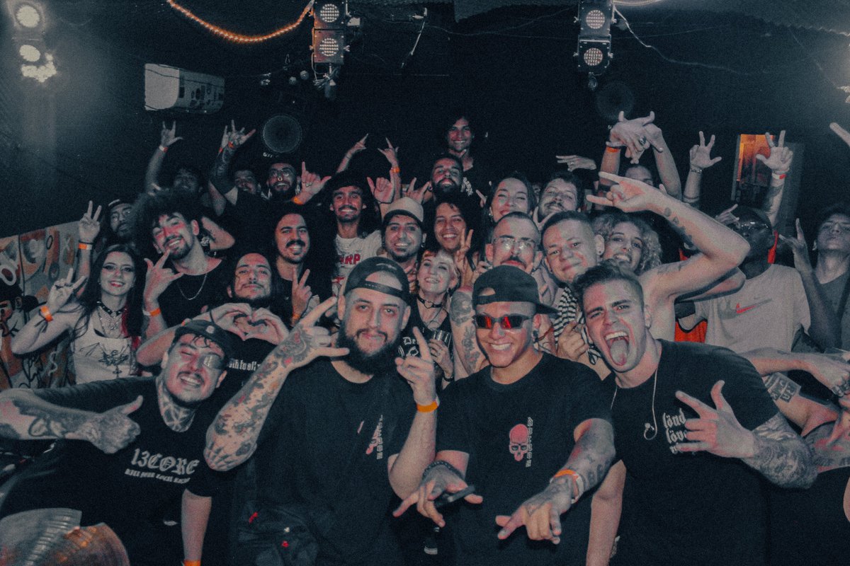 docaosbr's tweet photo. ❤️‍🔥 SOLD OUT ❤️‍🔥 — Noite APOCALÍPTICA no show desse sábado, MUITO obrigado aos presentes que fizeram essa festa ser mais que especial! https://t.co/KUpvjcv81B