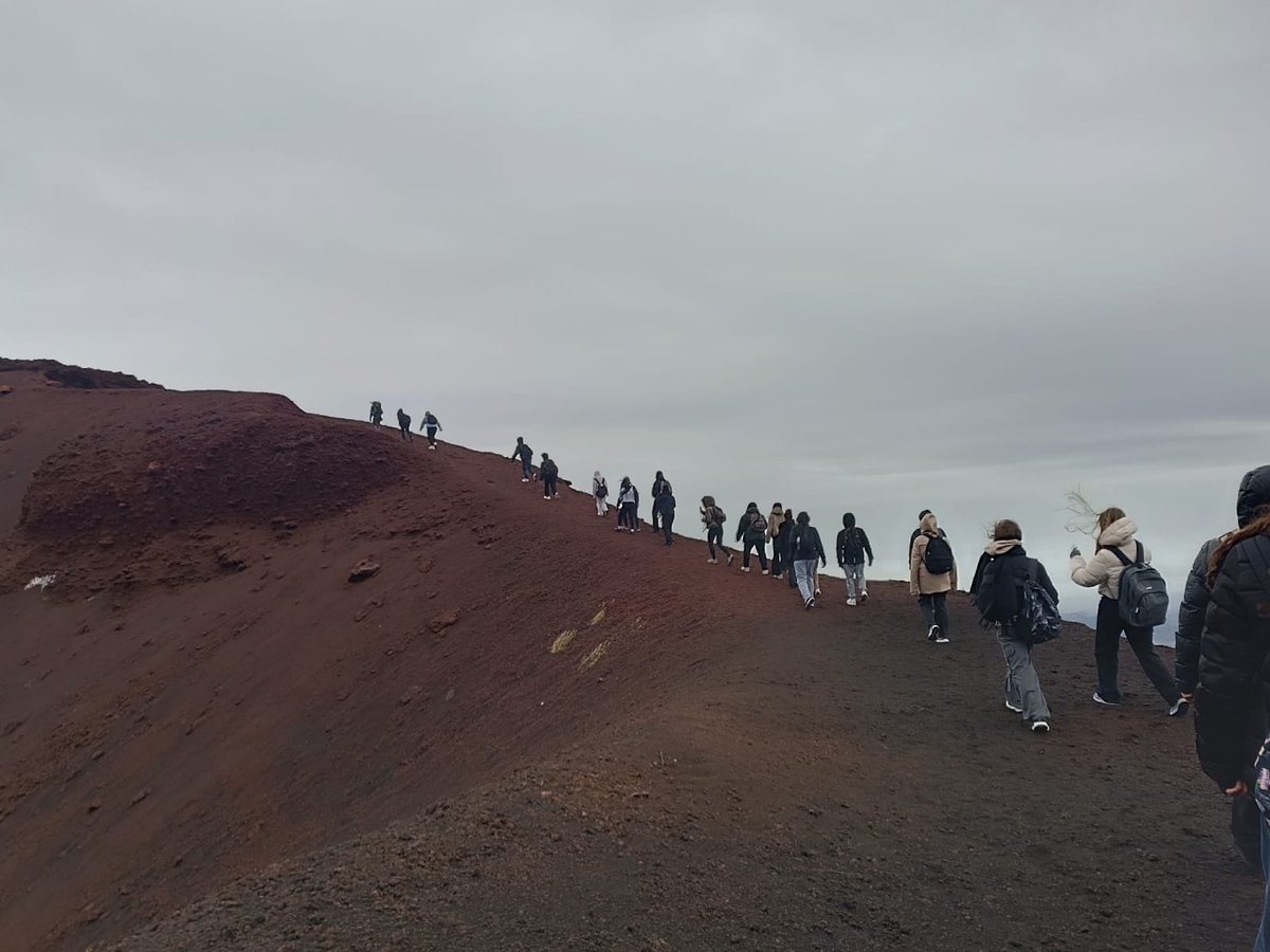 Erasmus en Sicile. Découverte des cours et activités. Montée à l’Etna sous la grêle. ⁦<a href="/ErasmusPlusFRJS/">Agence Erasmus+ France Jeunesse & Sport</a>⁩ ⁦<a href="/dsden76/">DSDEN76</a>⁩ ⁦<a href="/Drareicnormande/">DRAREIC Normandie</a>⁩