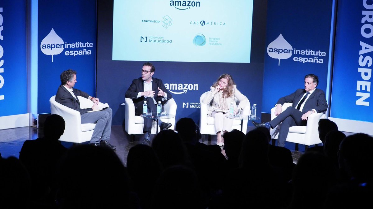 Casa de América (@casamerica) on Twitter photo 🌏 Última mesa redonda: 'El futuro de la competitividad europea'. Analizamos los retos económicos de Europa.
👥 Con <a href="/carlos_cuerpo/">Carlos Cuerpo</a> (<a href="/_minecogob/">Economía, Comercio y Empresa</a>), Ángel Ubide (<a href="/Citadel/">Citadel</a>), Alicia García (<a href="/NatixisResearch/">Natixis Research CIB</a>) e Íñigo Alfonso (<a href="/AspenSpain/">Aspen Institute España</a>).
🤝 <a href="/AspenSpain/">Aspen Institute España</a>.
🧵👇 🌏 Última mesa redonda: 'El futuro de la competitividad europea'. Analizamos los retos económicos de Europa.
👥 Con <a href="/carlos_cuerpo/">Carlos Cuerpo</a> (<a href="/_minecogob/">Economía, Comercio y Empresa</a>), Ángel Ubide (<a href="/Citadel/">Citadel</a>), Alicia García (<a href="/NatixisResearch/">Natixis Research CIB</a>) e Íñigo Alfonso (<a href="/AspenSpain/">Aspen Institute España</a>).
🤝 <a href="/AspenSpain/">Aspen Institute España</a>.
🧵👇