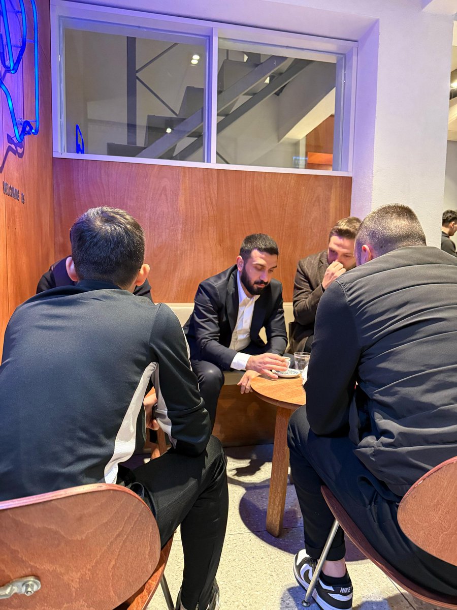 Biz buradayız!🇹🇷

Kahvemizi içiyoruz, kitabımızı okuyoruz.
Yerli ve milli markalarımıza sahip çıkmak, sadece alışveriş değil; bir duruş, bir irade beyanıdır.

Zalime baş kaldıranların, hakkı haykıranların safındayız!
Birlikte daha güçlü, daha kararlıyız!

Sen de fotoğrafını