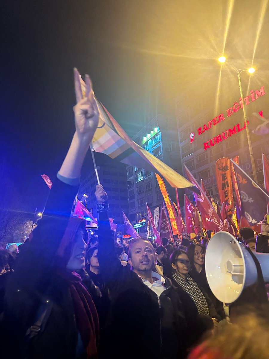 İrfan Değirmenci (<a href="/degirmencirfan/">irfan değirmenci</a>), kadınlar ve lubunyalar kortejinde 

25/03/2025 Ankara

Foto: Alican W.