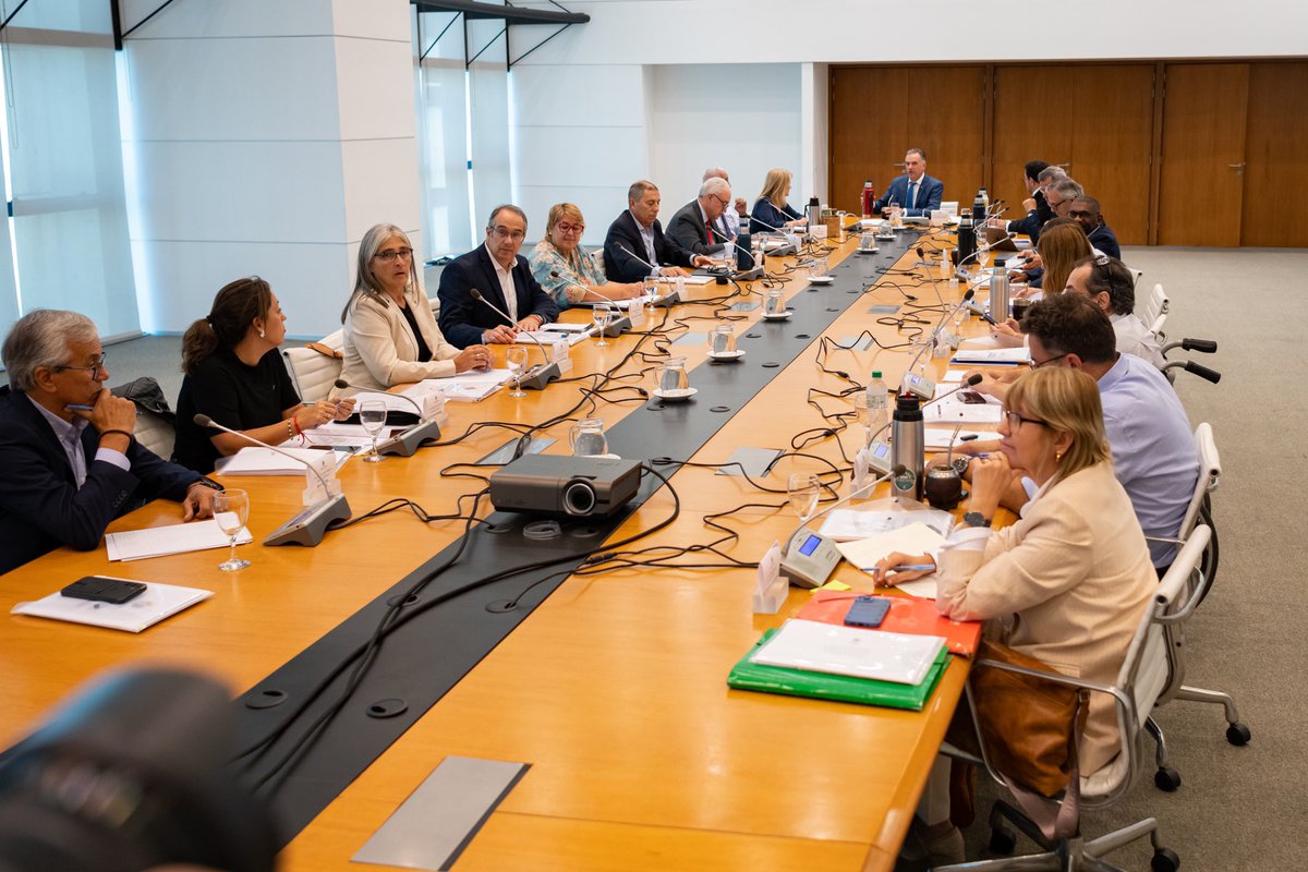 🇺🇾 Primer Consejo de Ministros: foco en las personas en el contexto de un gobierno transversal 👏🏼

El ministro <a href="/gonzacivila/">Gonzalo Civila</a> participó de esta reunión de trabajo donde se definieron los primeros pasos hacia el diálogo de la seguridad social 💪🏽

 gub.uy/ministerio-des…