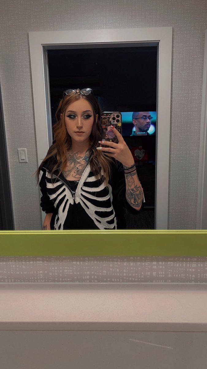 Moving into new house soon and then streaming will start, so excited ! 👀🎉