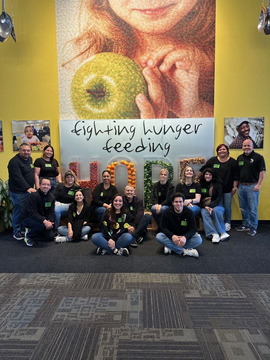 ProsperaUSA's tweet image. ✨🍞Prospera’s Admin Team gave back by volunteering with @feedhopenow, sorting 11,933+ lbs of frozen food—helping make over 9,944 meals possible for families in need. Proud to support our community beyond our mission! 💚 #ProsperaUSA #VolunteerWork #CommunityImpact