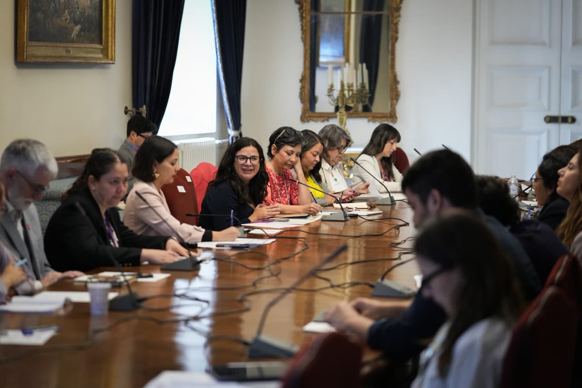 Chilena histórica, Gabriela Mistral inspiró a miles con sus versos permitiéndole ganar el Nobel de Literatura en 1945✨Hoy participamos de la 2° reunión de la Comisión Asesora para conmemorar los 80 años de ese galardón con diferentes actividades. Revisa gabrielamistral80.cl
