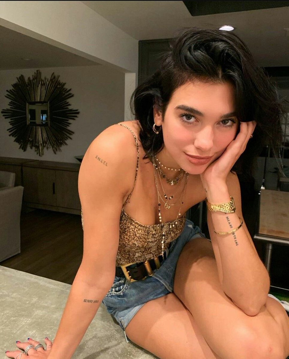 lipapictures's tweet photo. imagine dua lipa looking at you like this https://t.co/R13Fp0e63G