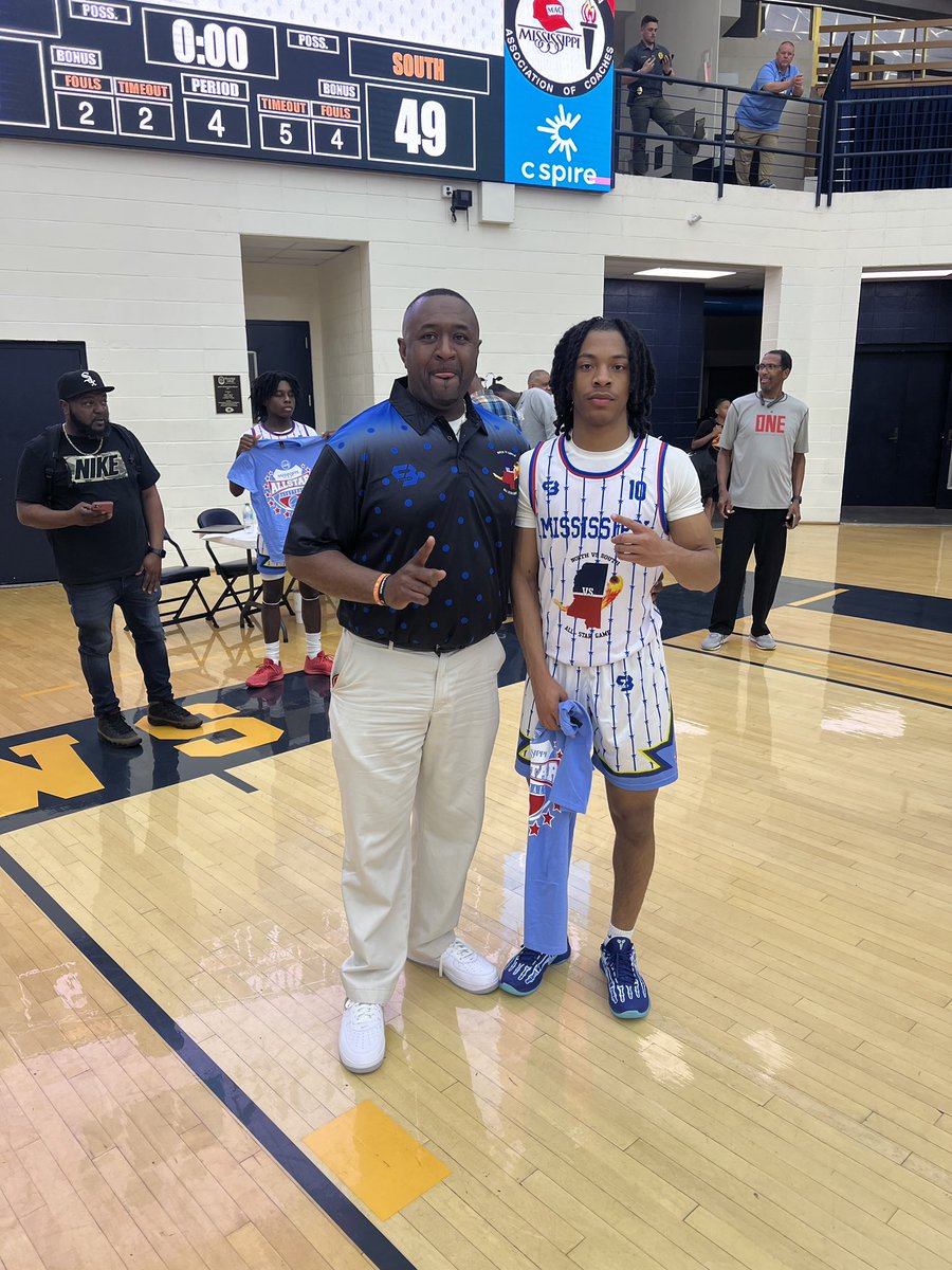 Shoutout to athlete Myles Mays and our CCHS basketball coaching staff! They recently took part in the North vs. South All-Star Game and gained a 61-49 win in the 1-4A game!

#CalhounCity | #CityPride