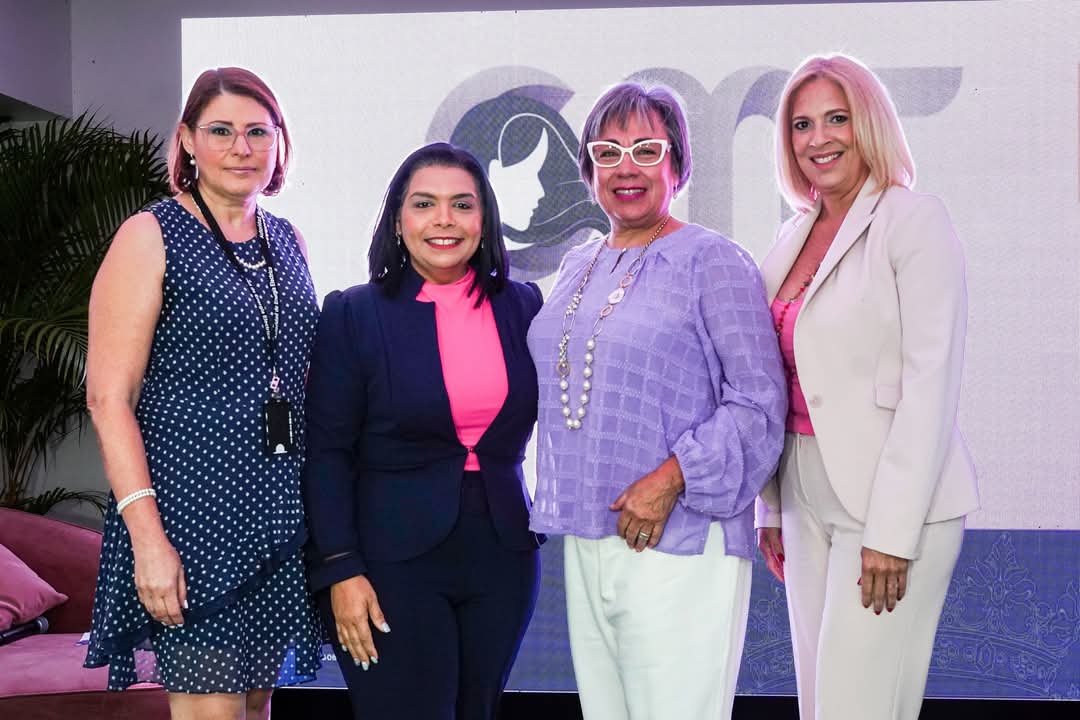 Hoy, realizamos la Cumbre de la Mujer Trabajadora. Una jornada llena de aprendizaje y empoderamiento, donde destacamos el liderazgo femenino en el mundo laboral.