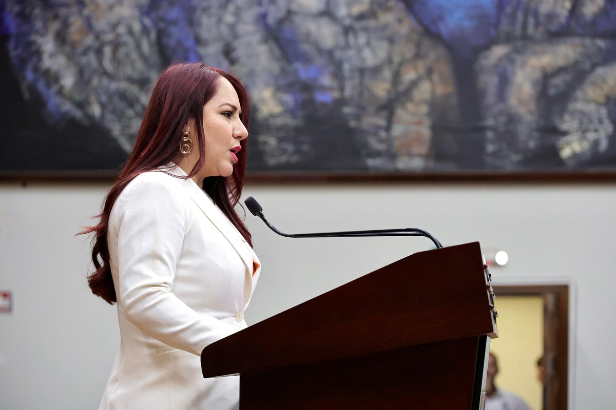 Sandra12Amaya's tweet photo. 🛑 ¡En #Durango, damos un paso firme contra el reclutamiento infantil por el crimen organizado! 

En el Pleno del @CongresoDurango, propusimos reforma que contempla 10 a 20 años de prisión y multas de hasta 20 mil UMAs para quienes utilicen, obliguen o inciten a menores a participar en delitos.

La infancia no pertenece a la delincuencia. ¡Es momento de actuar! 

#InfanciaSinViolencia