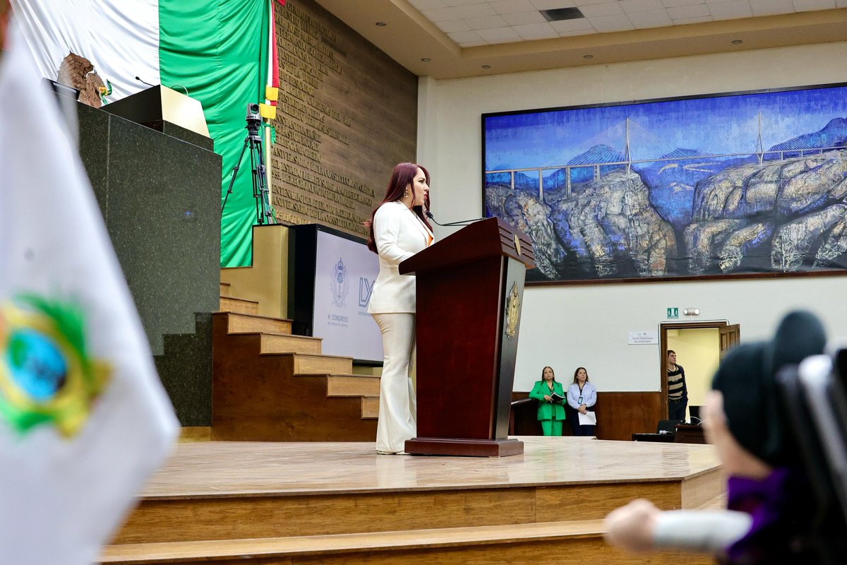 Sandra12Amaya's tweet photo. 🛑 ¡En #Durango, damos un paso firme contra el reclutamiento infantil por el crimen organizado! 

En el Pleno del @CongresoDurango, propusimos reforma que contempla 10 a 20 años de prisión y multas de hasta 20 mil UMAs para quienes utilicen, obliguen o inciten a menores a participar en delitos.

La infancia no pertenece a la delincuencia. ¡Es momento de actuar! 

#InfanciaSinViolencia