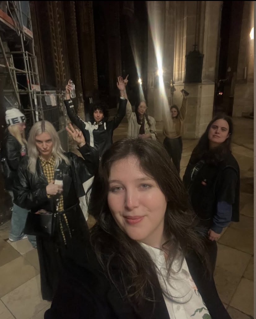 🚨 QUERIA SER AMIGA DELAS! Reneé Rapp e Towa Bird em foto postada recentemente via lucydacus no instagram.