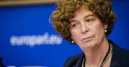 PhilippePissens's tweet image. HET GROENE GIF SLUIPT DE GENTSE UNIVERSITEIT BINNEN.

Door het misbruiken van het dossier “Carl De Vos” probeert #PetraDeSutter garen te spinnen om de komende #rector #verkiezingen te winnen.