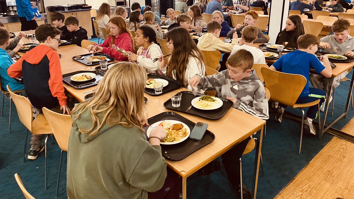 A lot of hungry children after a busy afternoon of activities 😋