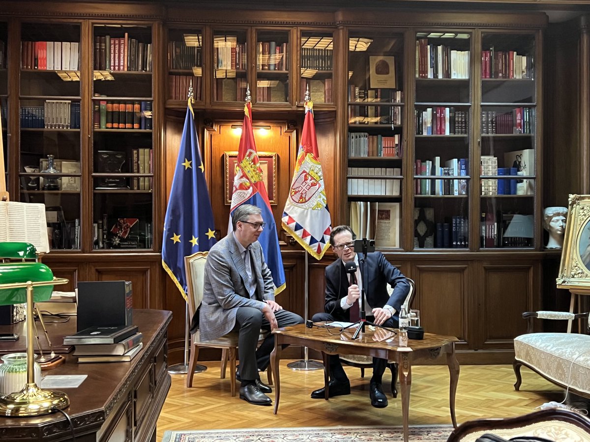 Es ist verstörend. Köppel erzählt im Weltwoche-Daily, dass Serbiens Präsident Vucic kein Kriegstreiber sei und er ihn deshalb unterstütze. Zur Erinnerung: Vucic war in der Milosevic-Regierung der damalige Propagandaminister. An seinen Händen klebt Blut der Balkan-Kriege. Es ist