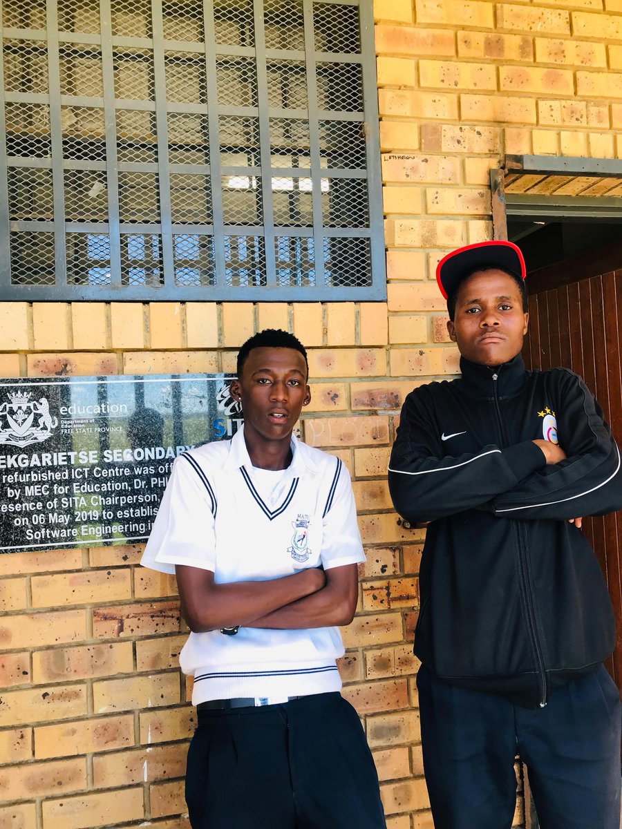 GhettoYnc's tweet photo. me &amp; hommie feeling cool asf🥷🏿after selling our home furnitures including our homes for that @trvisXX 's upcoming S.A concert🇿🇦 https://t.co/r9KDj4xEah