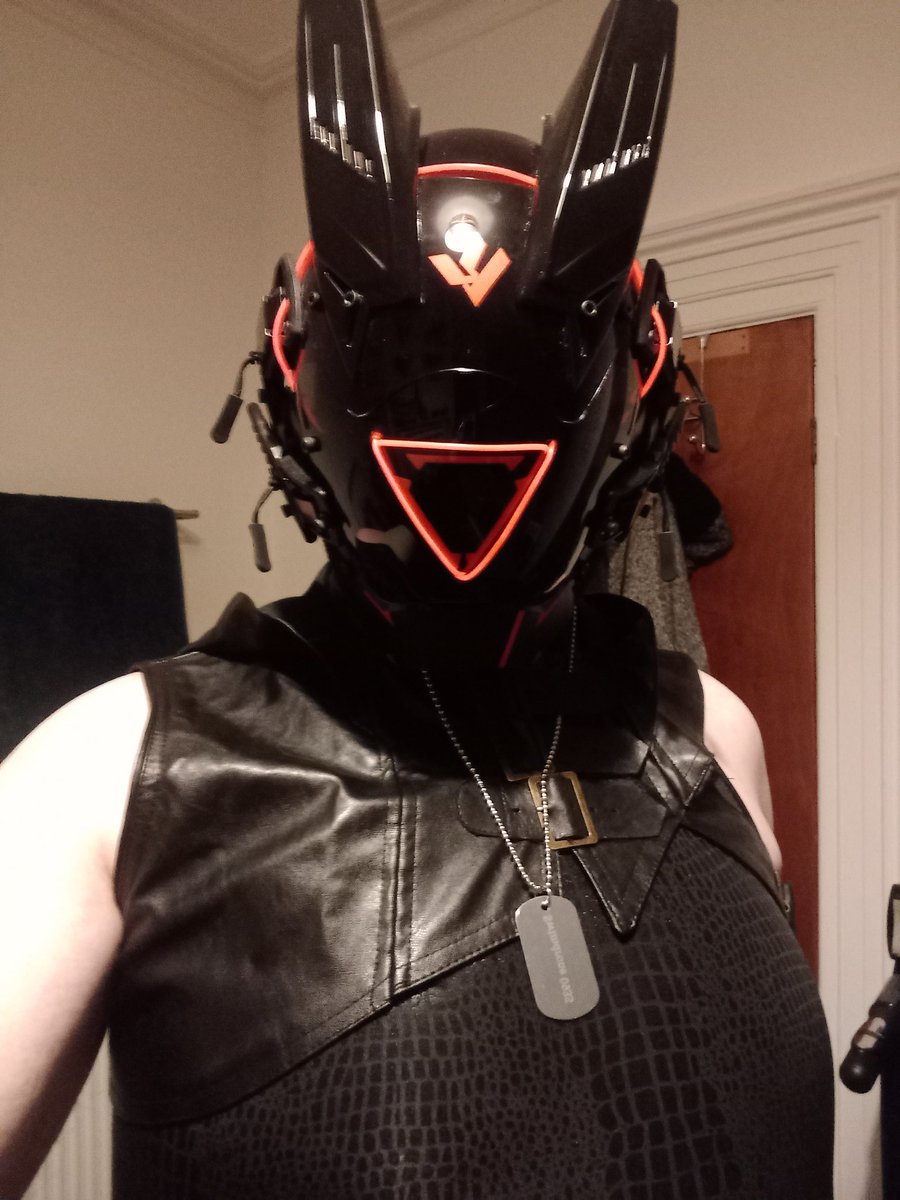 Drone0935's tweet photo. 0935 :: It is quite ill atm so it decided to experiment with this mask. #dronification #cybermask #crossdressing https://t.co/7qOR2Z8nT1