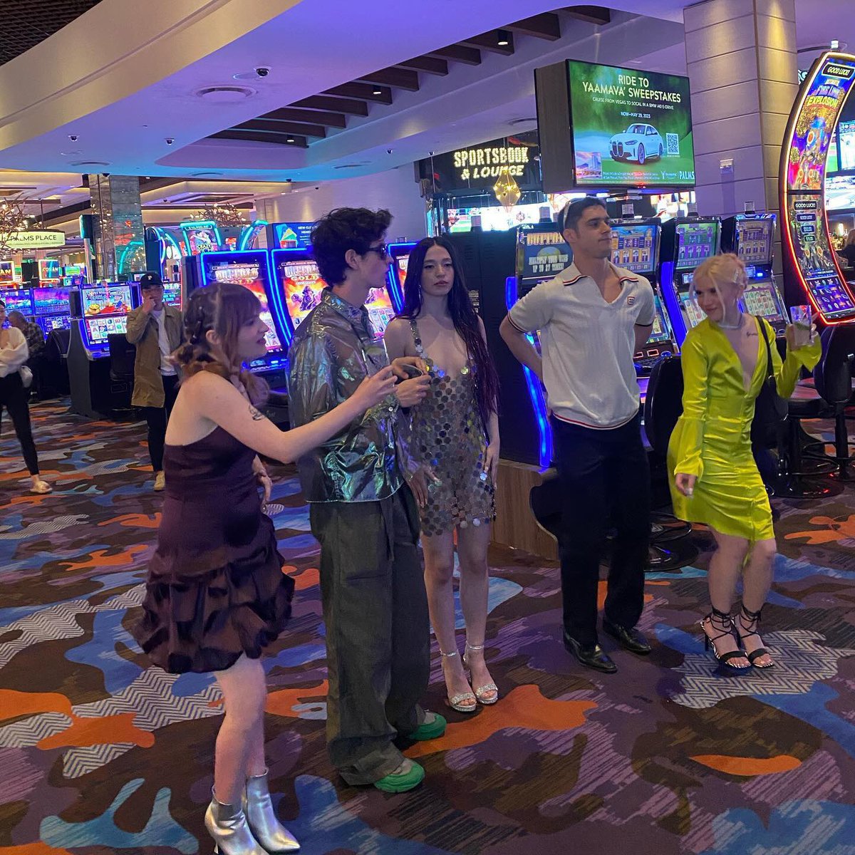 DiscusingFilmRP's tweet image. 🎬 › 𝗗𝗶𝘀𝗰𝘂𝘀𝘀𝗶𝗻𝗴 𝗙𝗶𝗹𝗺 © 𝟚𝟘𝟚𝟝!
𝗠𝗼𝘃𝗶𝗲𝘀 › N͟e͟w͟s͟
𝘁𝗮𝗴: #RPDiscussingFilm

New shooting photos show Ayslin N. Riviere completely immersed in her character, sporting a bold look while walking the streets of Las Vegas @AnoraMovieRP