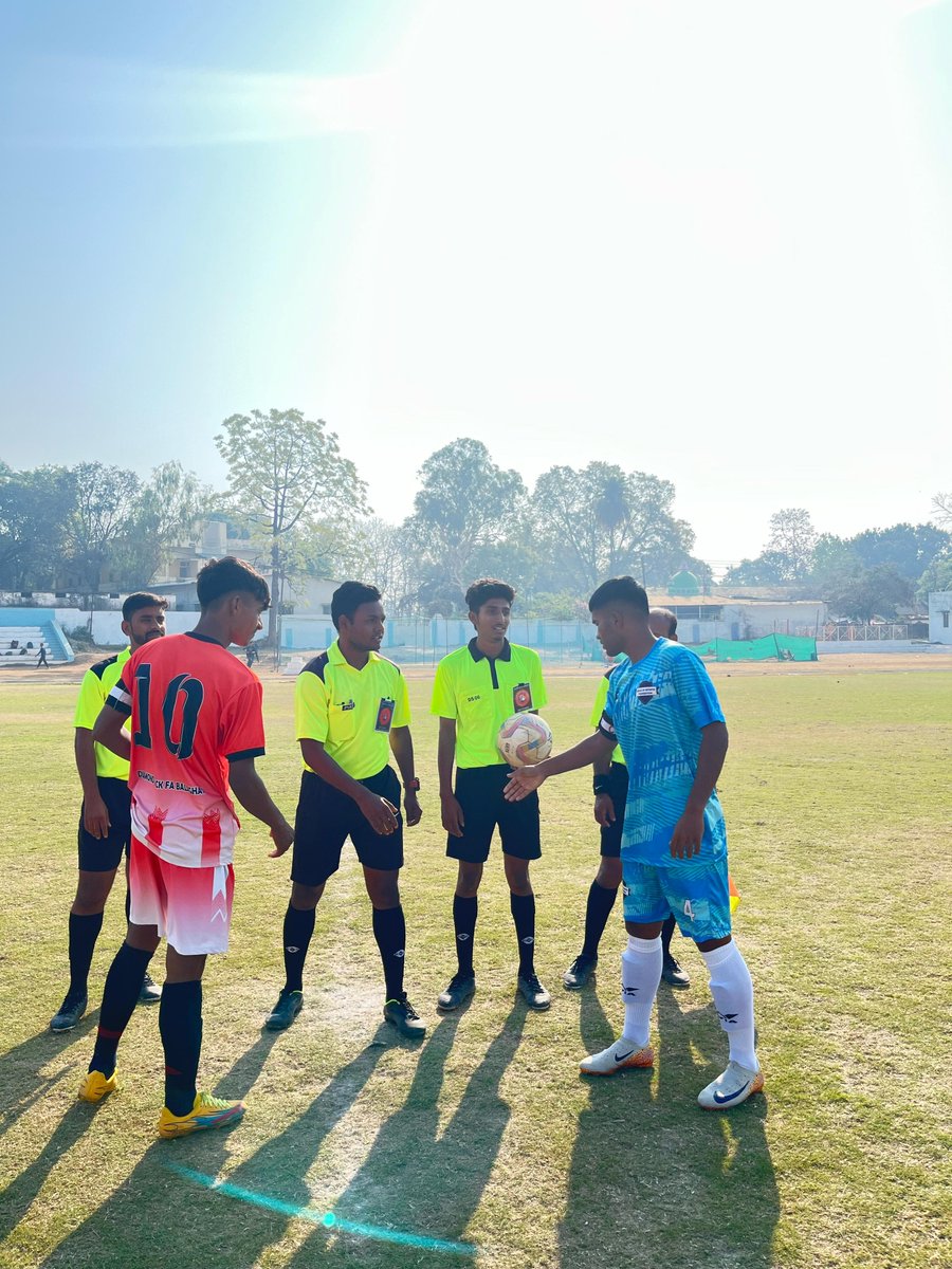 MPFAJABALPUR's tweet photo. The third match of the U-20 Inter District Football Tournament 2024 - 25 was played between DFA Balaghat and DFA Raisen. DFA Balaghat dominated the game and won by 7-0
#mpfa #interdistrict #letgofootball #mpfootball #madhyapradeshfootball https://t.co/sFtmdUkkpr