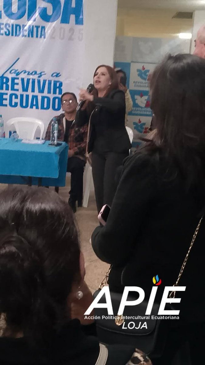 APIELOJA's tweet image. #APIELoja  luego de un trabajo grande de precampaña ahora arrancamos oficialmente con fuerza 💪 la segunda vuelta! Participamos de la agenda por la llegada de @PrisSchettini y #FreddyCarrión a nuestra ciudad. 

#colectivodeapie #PorLaVida #LuisaPresidenta #ApieLoja 
 🙋‍♀️🖐️🤩
