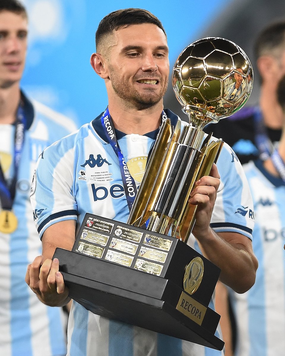 ConmebolRecopa's tweet image. 🎉🏆 ¡Carnaval de @RacingClub en Rio de Janeiro!
🔙 A un mes de la CONMEBOL #Recopa que conquistó el equipo de Gustavo Costas.